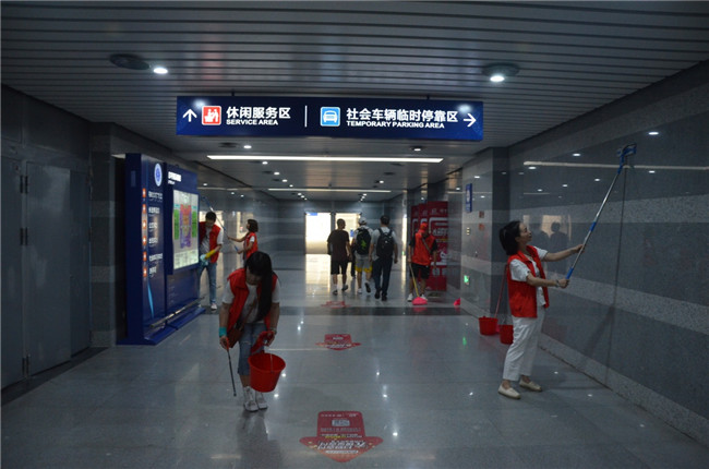 城投集團(tuán)開展“創(chuàng)衛(wèi)迎暗訪、全城大掃除”主題志愿活動