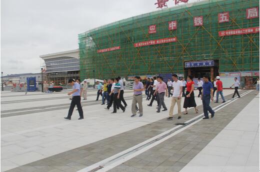 喜迎十九大，身邊看變化——我市干部賢內(nèi)助、鄉(xiāng)鎮(zhèn)街道負(fù)責(zé)人參觀高鐵商務(wù)區(qū)