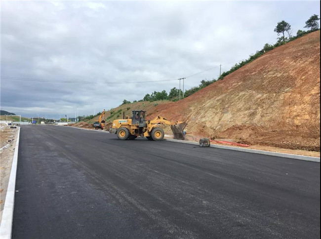 景德鎮(zhèn)這條道路進入瀝青攤鋪階段，機場直達景北高鐵站的“最后一公里”即將通車