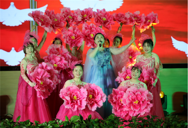 昌南新區(qū)、城投集團(tuán)舉行慶祝2021年元旦文藝匯演