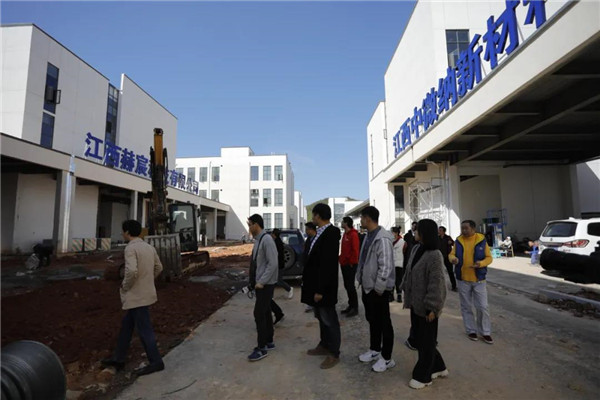 記者節(jié)：媒體聚焦昌南新區(qū)、城投集團重點項目建設工地