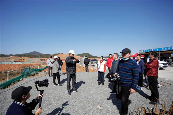 記者節(jié)：媒體聚焦昌南新區(qū)、城投集團重點項目建設工地