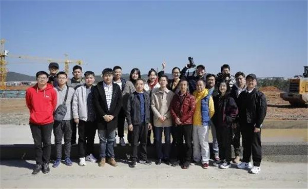 記者節(jié)：媒體聚焦昌南新區(qū)、城投集團重點項目建設工地