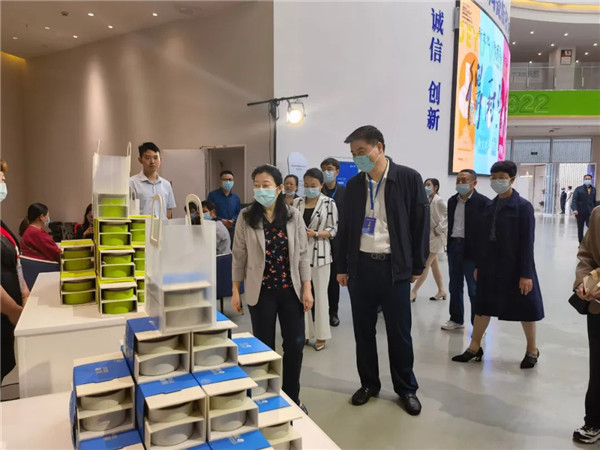 新理念、新時(shí)尚、新方式、新感受——德宇集團(tuán)舉行2022得雨活茶新品發(fā)布推廣會(huì)