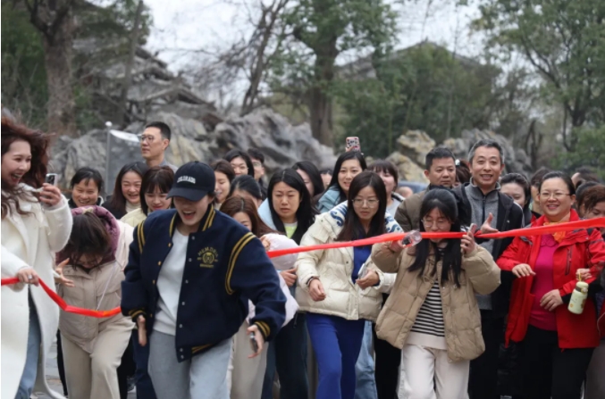 市城投集團開展“團結一心 拼搏進取 奮戰(zhàn)2025”迎新年登山、健步走活動